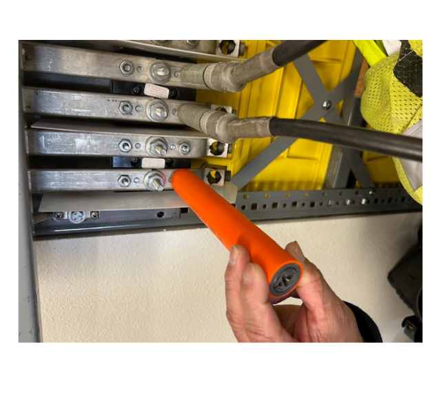 SIP-301X8-1224  1000v Insulated Terminal Stud Tool with a #12-24 Die - 8" OAL